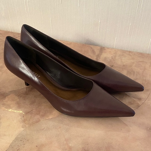 Nine West Dark Brown Heels - Picture 1 of 5